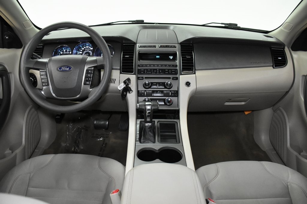 2011 Ford Taurus SE 17