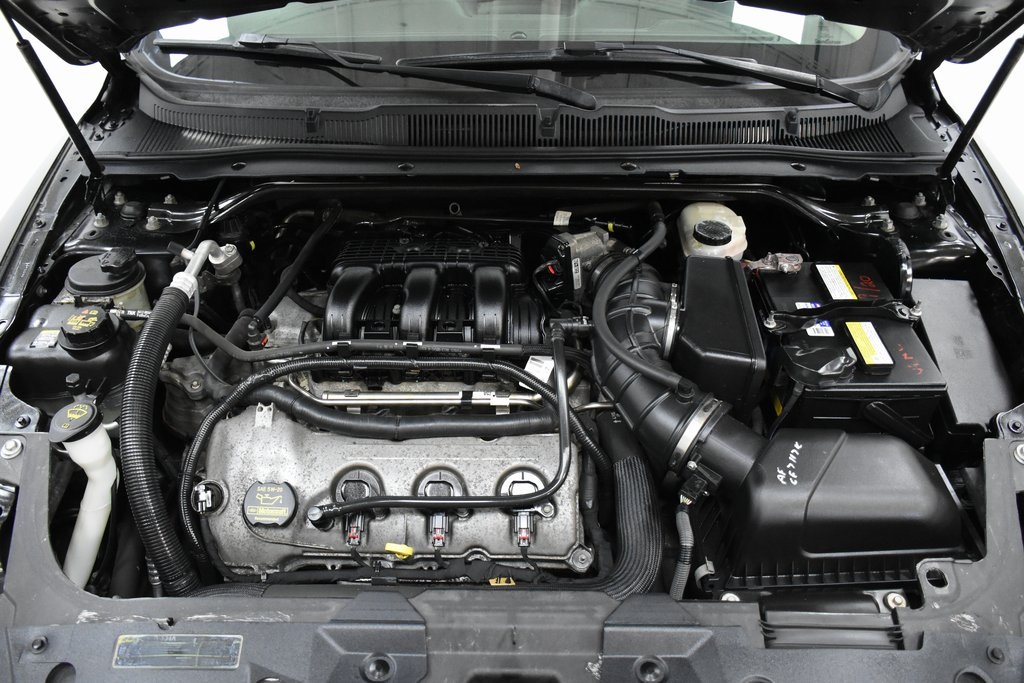 2011 Ford Taurus SE 23
