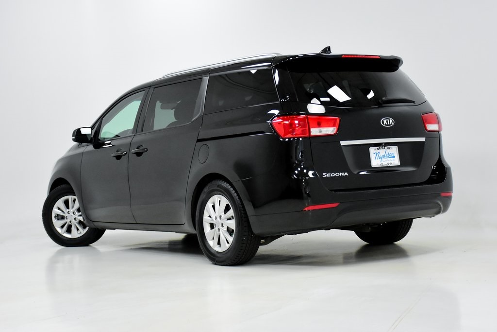 2017 Kia Sedona LX 27