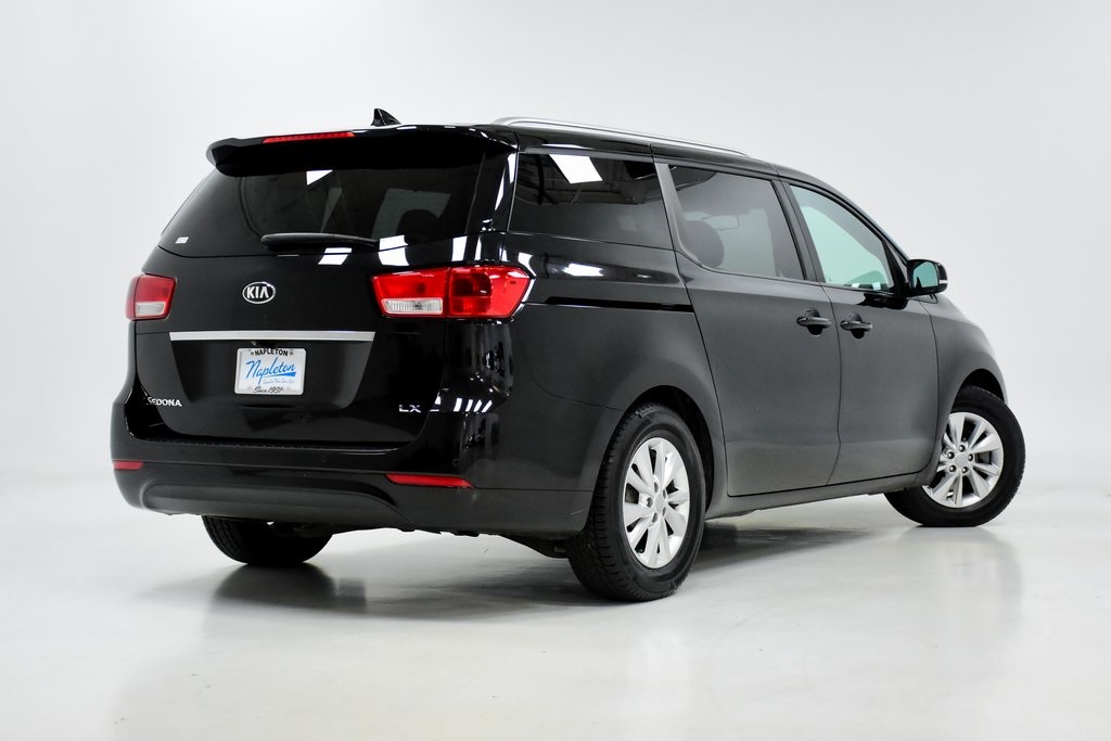 2017 Kia Sedona LX 29