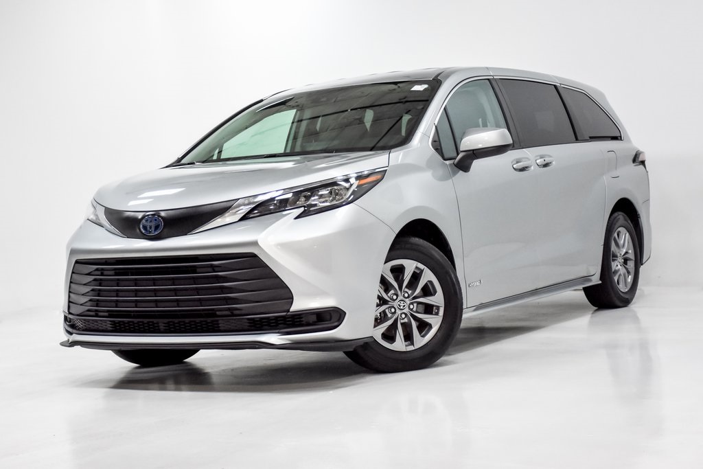 2021 Toyota Sienna LE 1