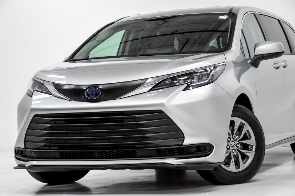 2021 Toyota Sienna LE 2