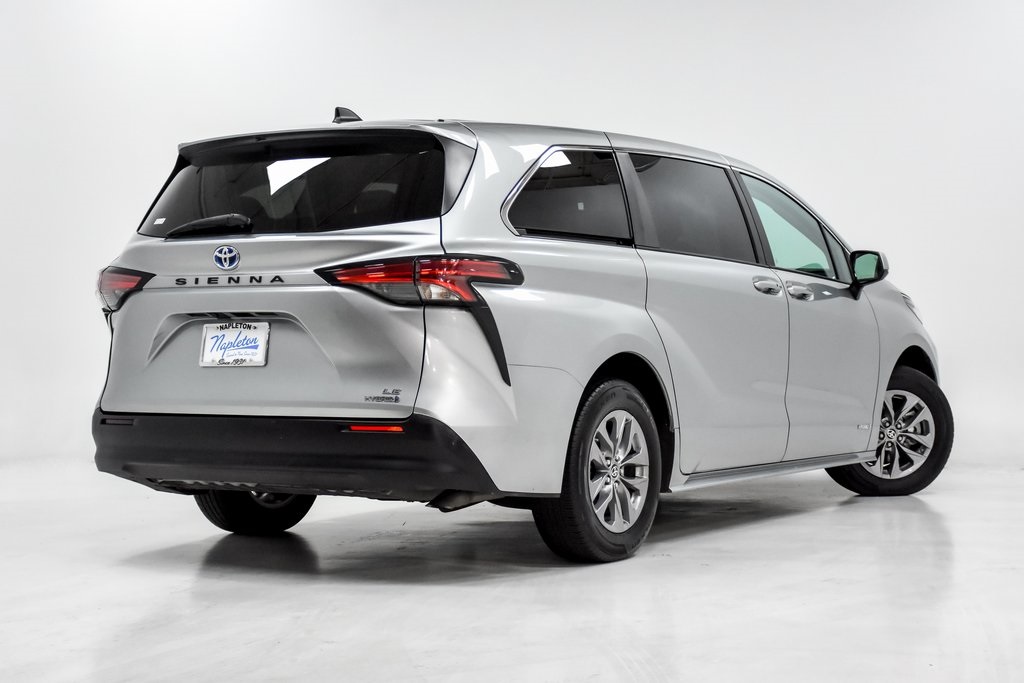 2021 Toyota Sienna LE 30