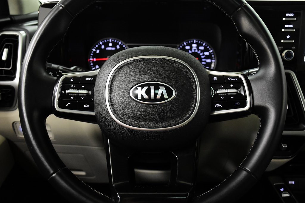 2021 Kia Sorento S 11