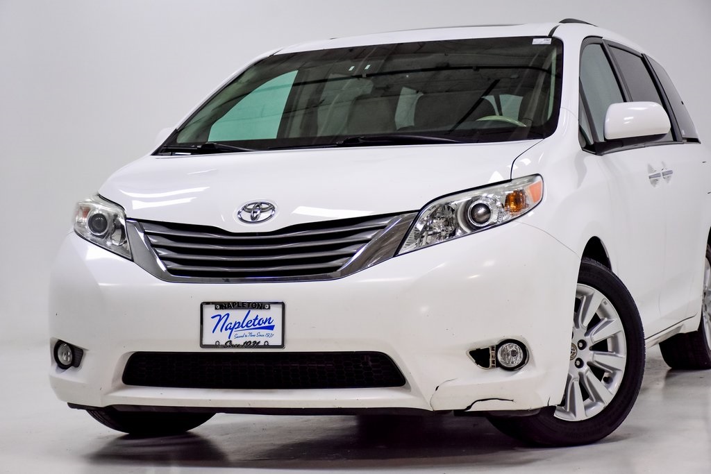 2012 Toyota Sienna XLE 2