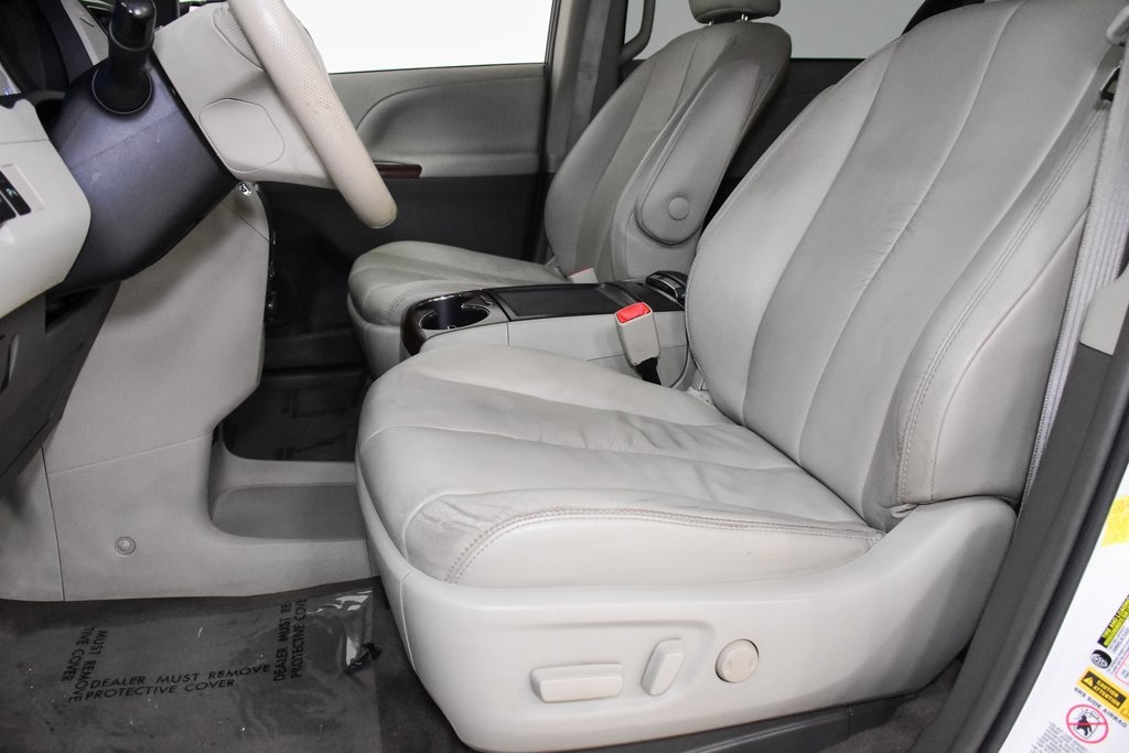 2012 Toyota Sienna XLE 11