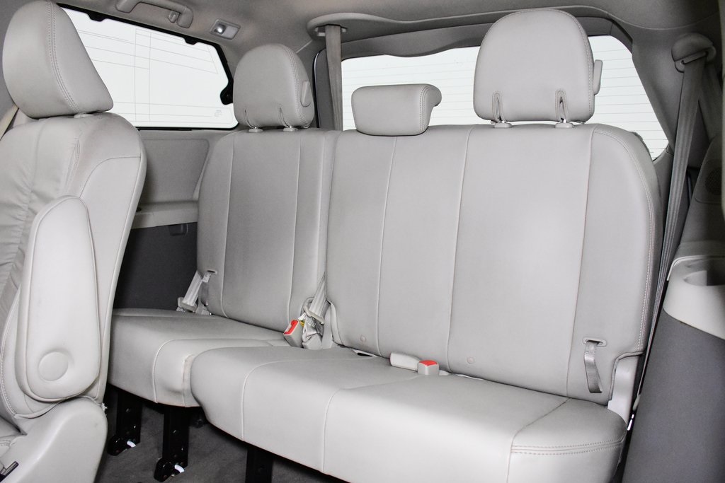 2012 Toyota Sienna XLE 25