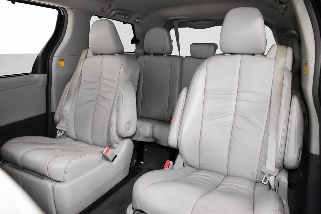 2012 Toyota Sienna XLE 26