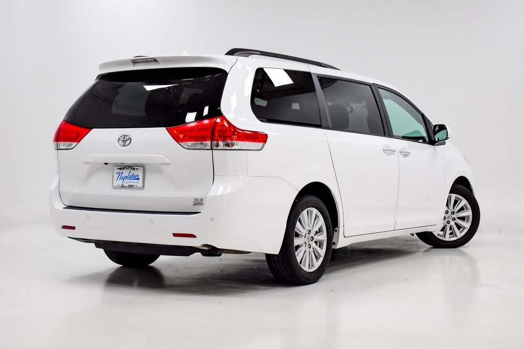 2012 Toyota Sienna XLE 36