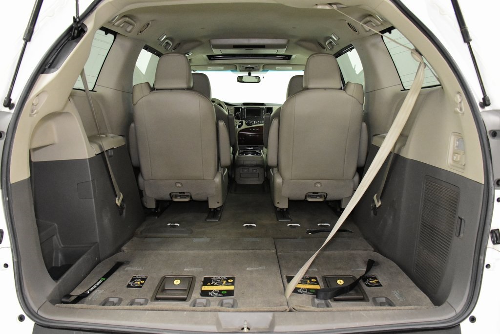 2012 Toyota Sienna XLE 38