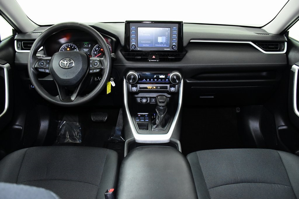 2020 Toyota RAV4 LE 21