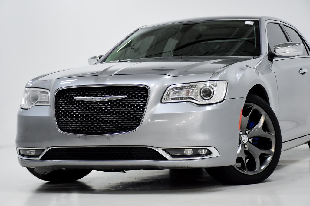 2016 Chrysler 300C Base 2