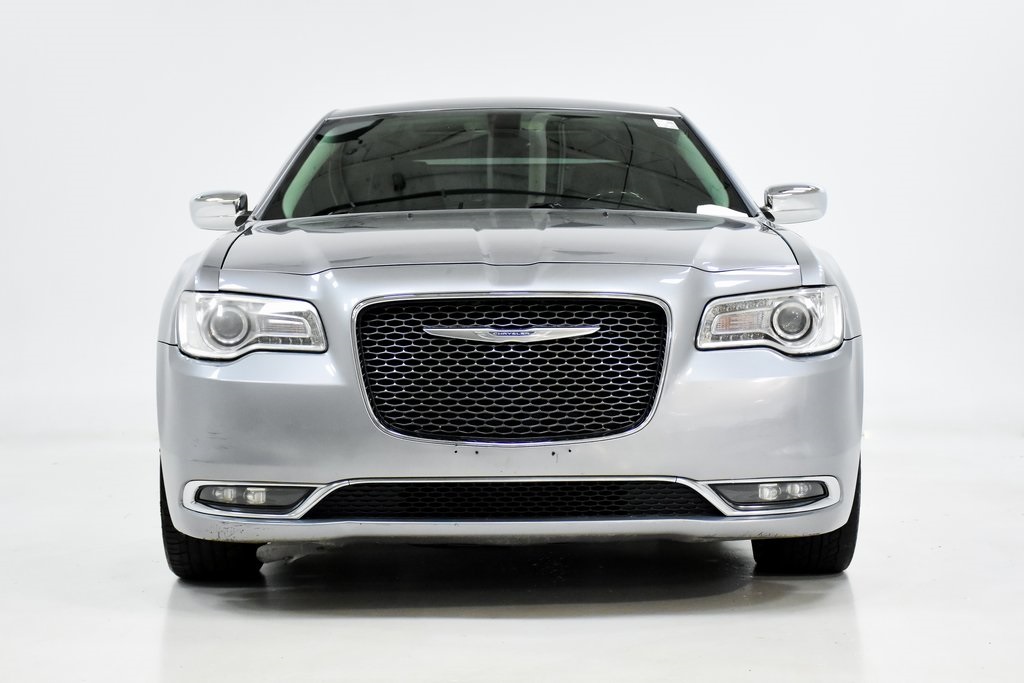 2016 Chrysler 300C Base 4