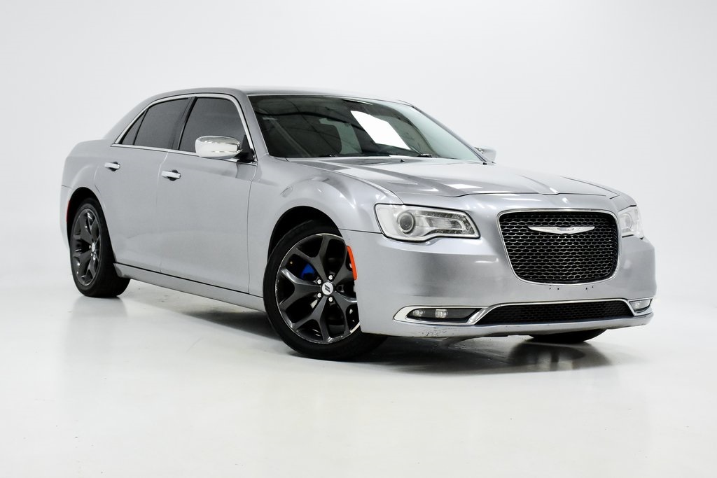 2016 Chrysler 300C Base 5