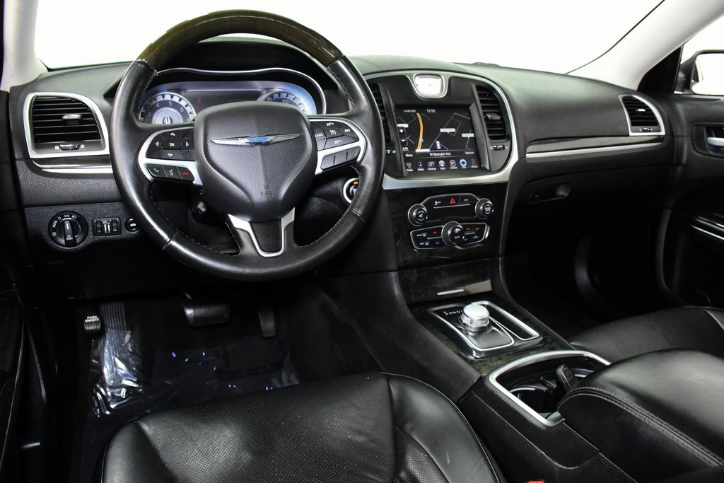 2016 Chrysler 300C Base 6