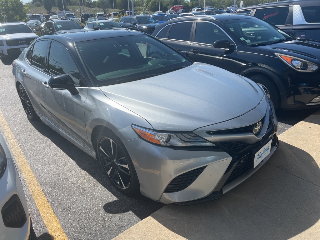 2020 Toyota Camry XSE 3