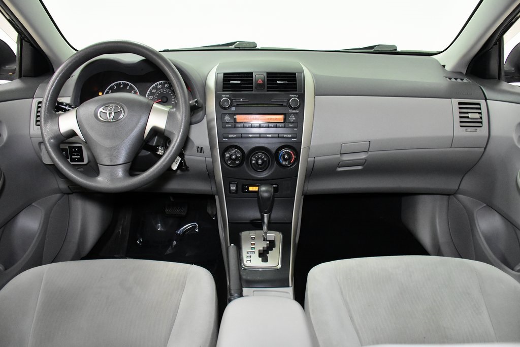 2010 Toyota Corolla LE 19