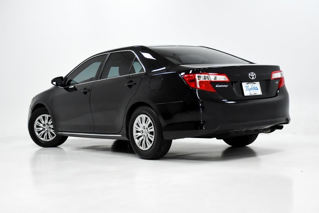 2014 Toyota Camry LE 21