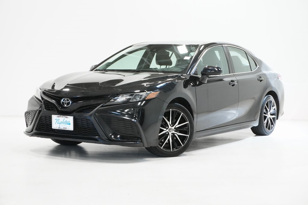 2022 Toyota Camry SE 1