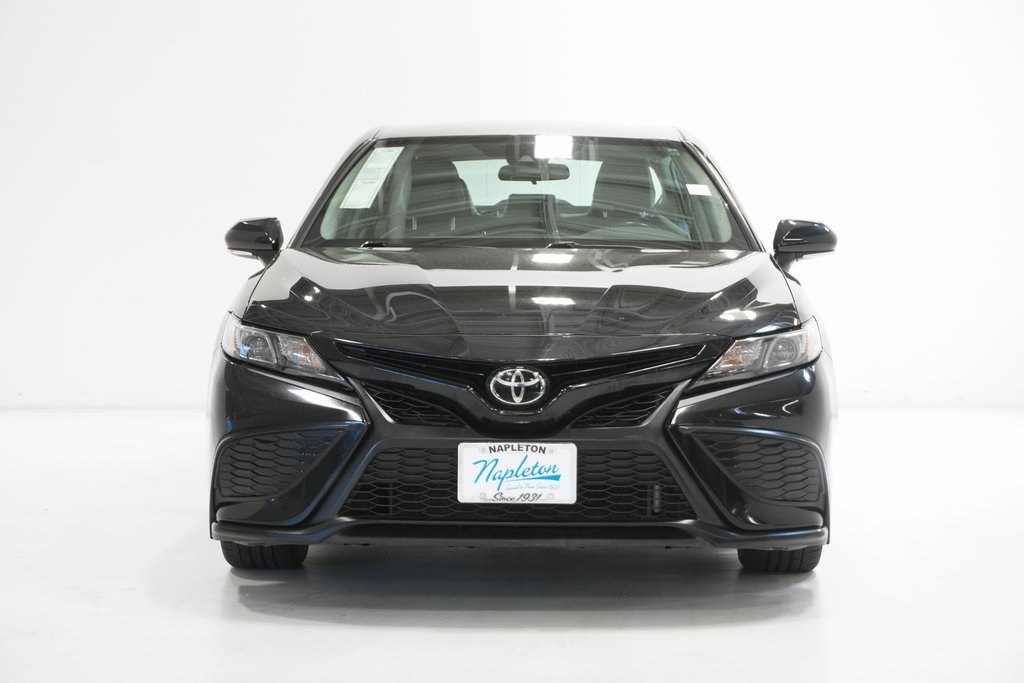 2022 Toyota Camry SE 3