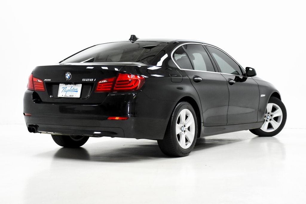 2013 BMW 5 Series 528i xDrive 33