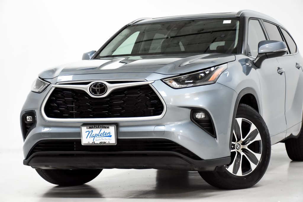 2021 Toyota Highlander XLE 2