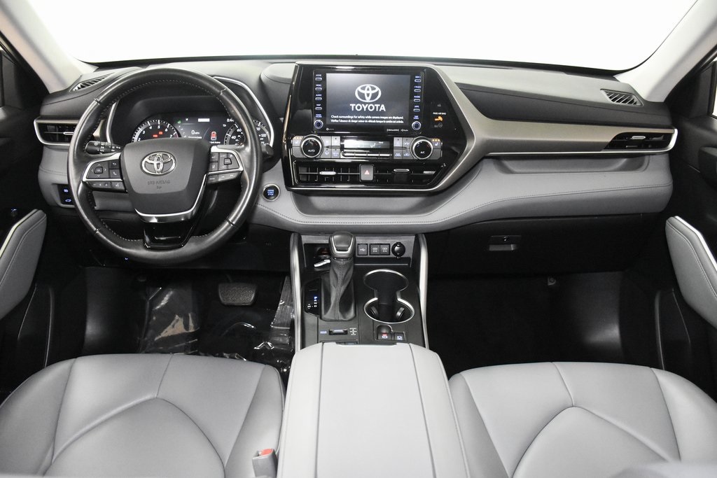 2021 Toyota Highlander XLE 25