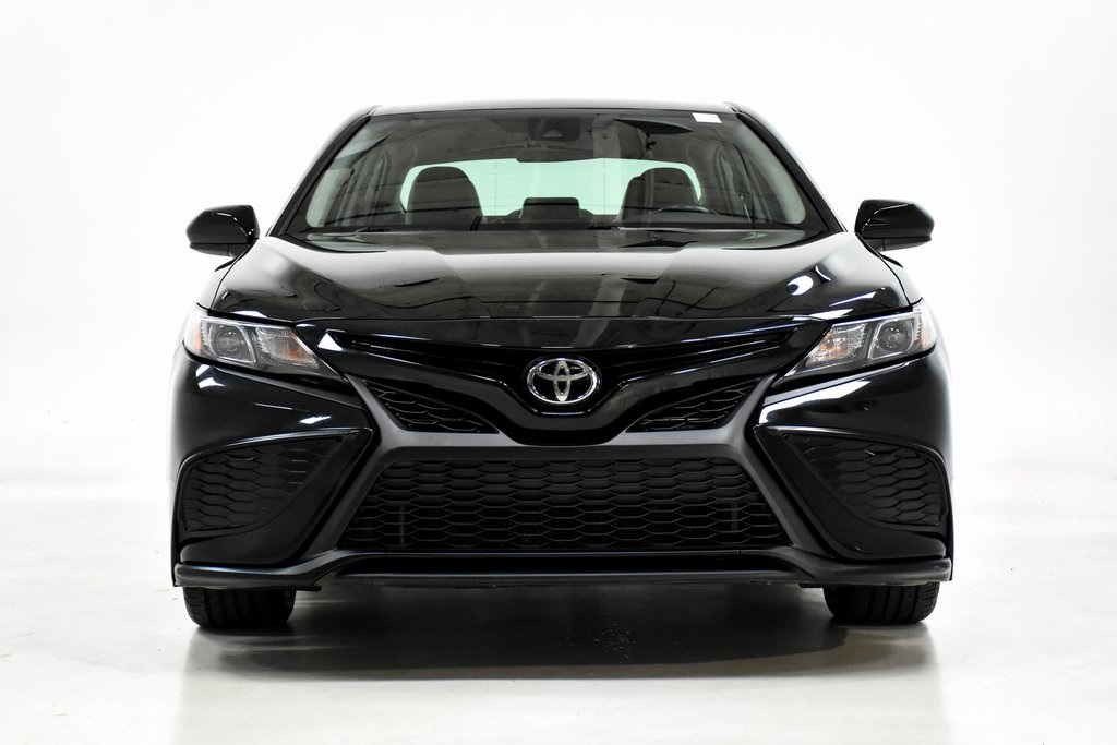 2021 Toyota Camry SE 3