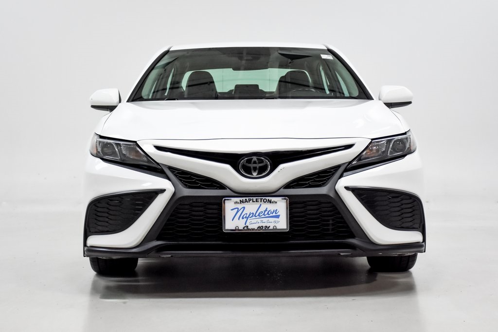 2021 Toyota Camry SE 3