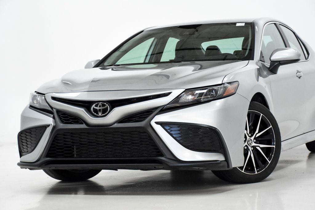 2021 Toyota Camry SE 2