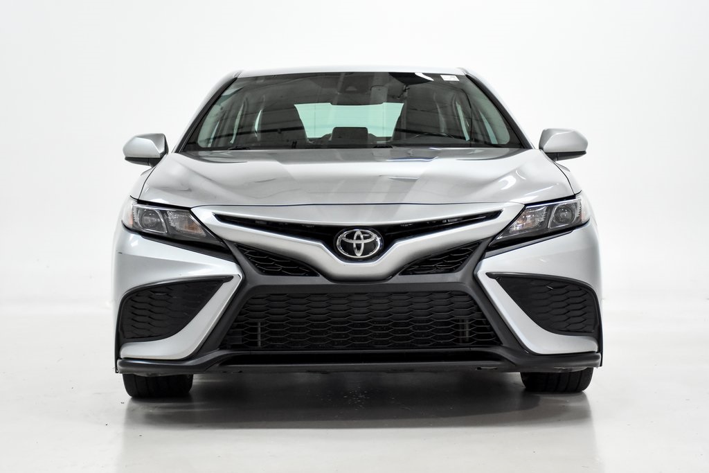 2021 Toyota Camry SE 3