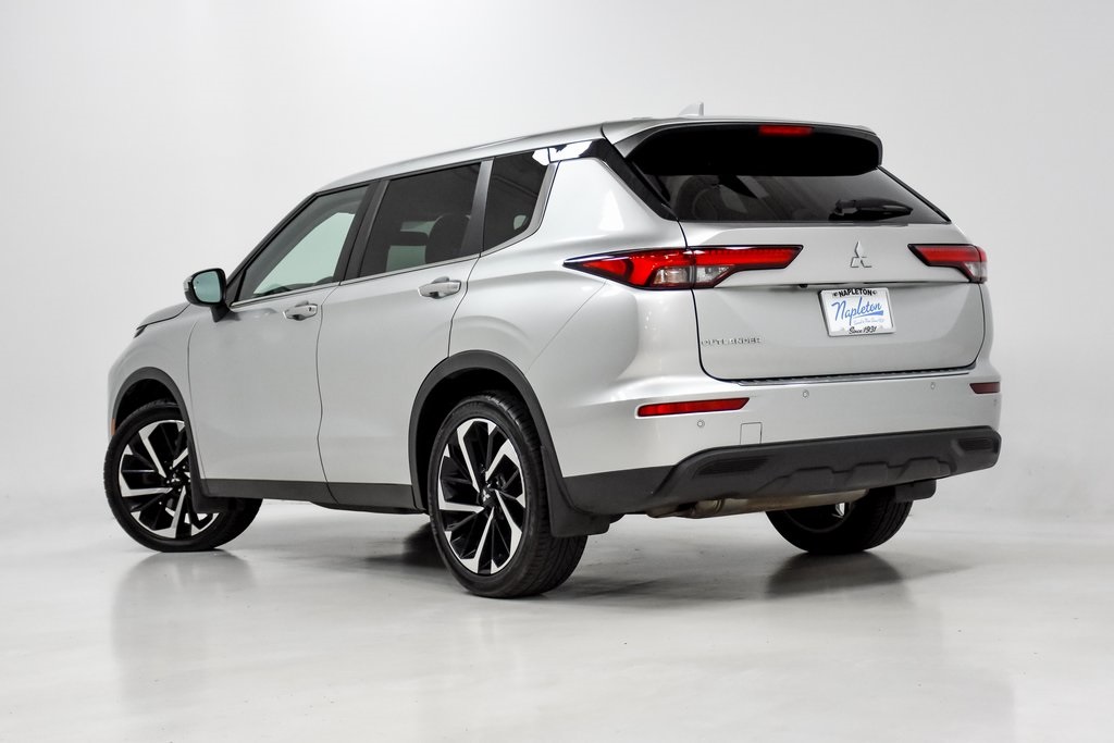 2022 Mitsubishi Outlander ES 26