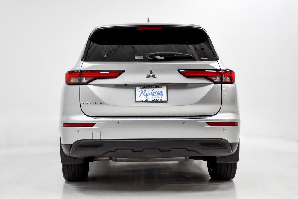 2022 Mitsubishi Outlander ES 27