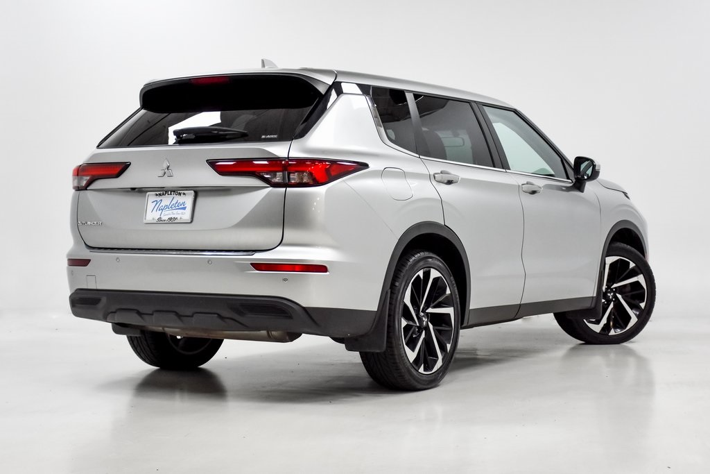 2022 Mitsubishi Outlander ES 28