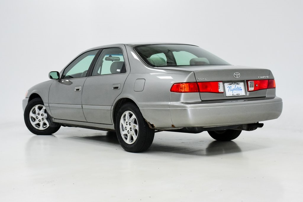 2001 Toyota Camry CE 19