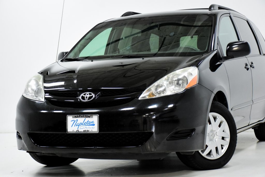 2009 Toyota Sienna LE 2