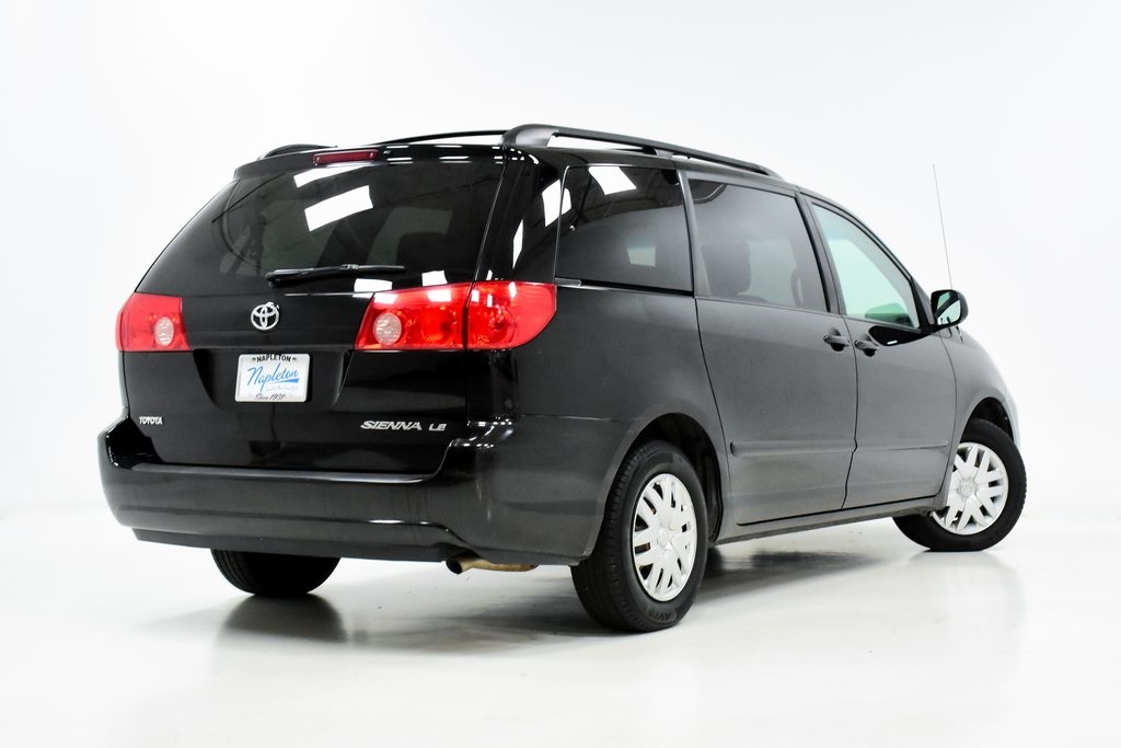 2009 Toyota Sienna LE 27