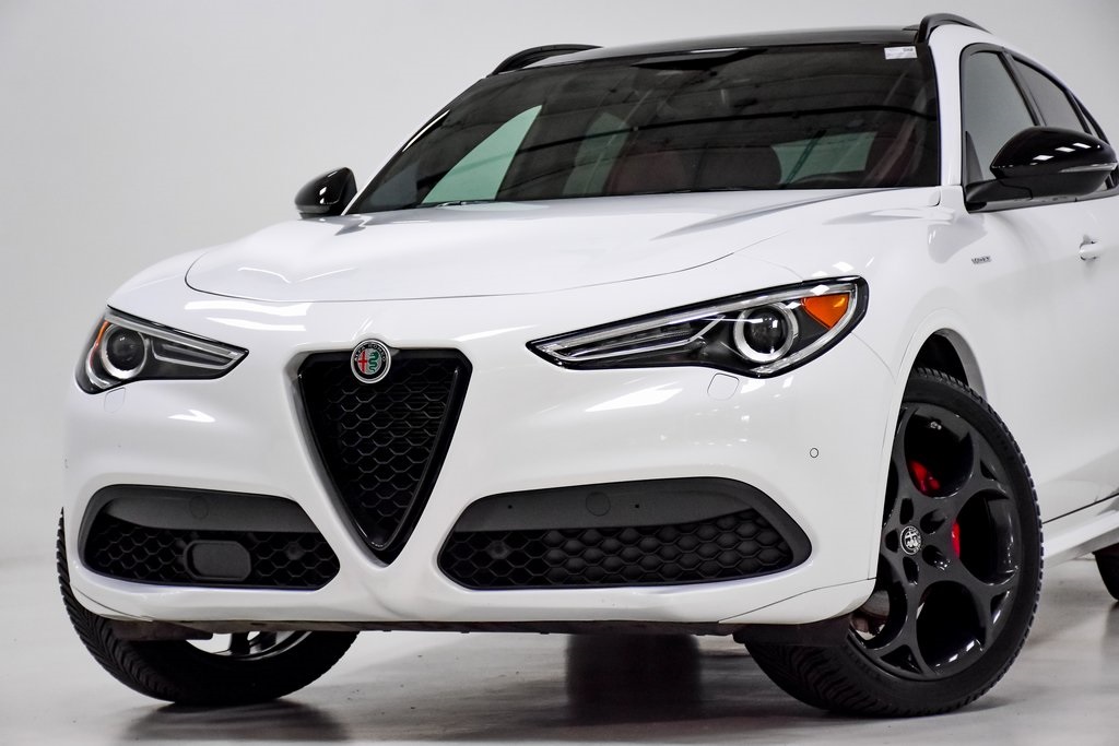 2022 Alfa Romeo Stelvio Veloce 2