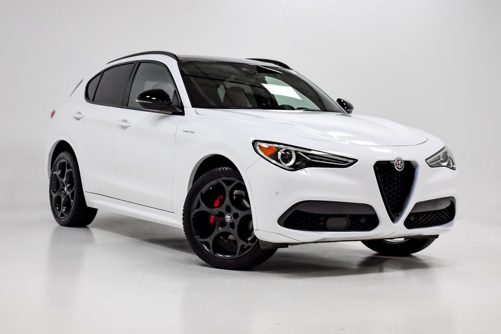 2022 Alfa Romeo Stelvio Veloce 5