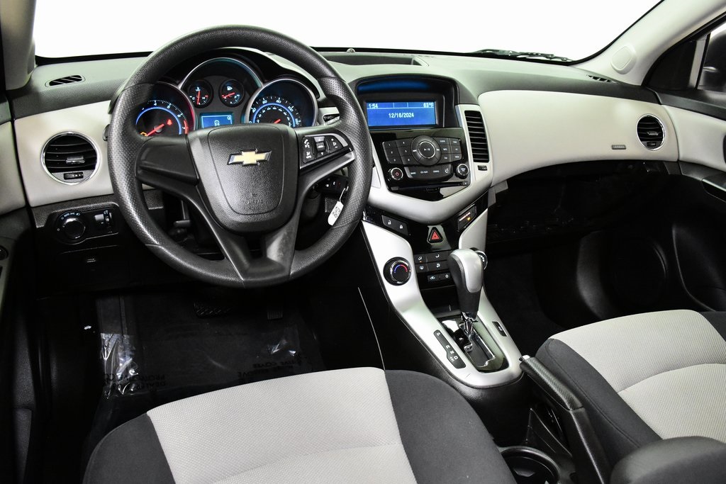 2014 Chevrolet Cruze LS 6