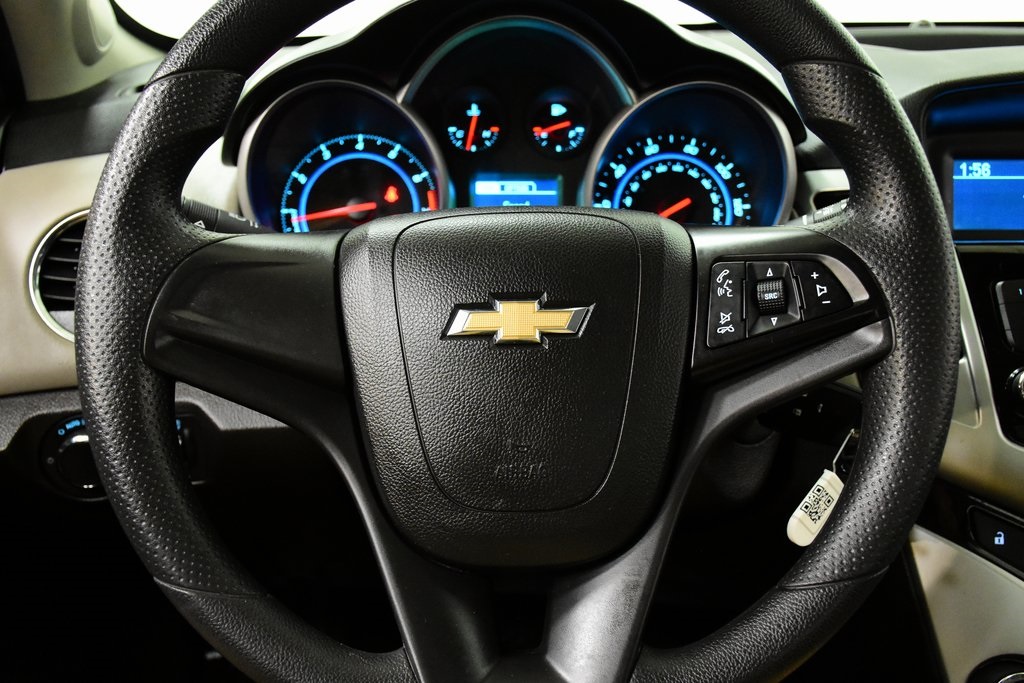 2014 Chevrolet Cruze LS 10