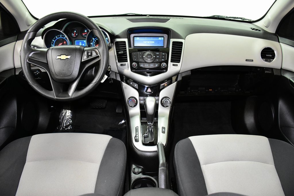 2014 Chevrolet Cruze LS 19