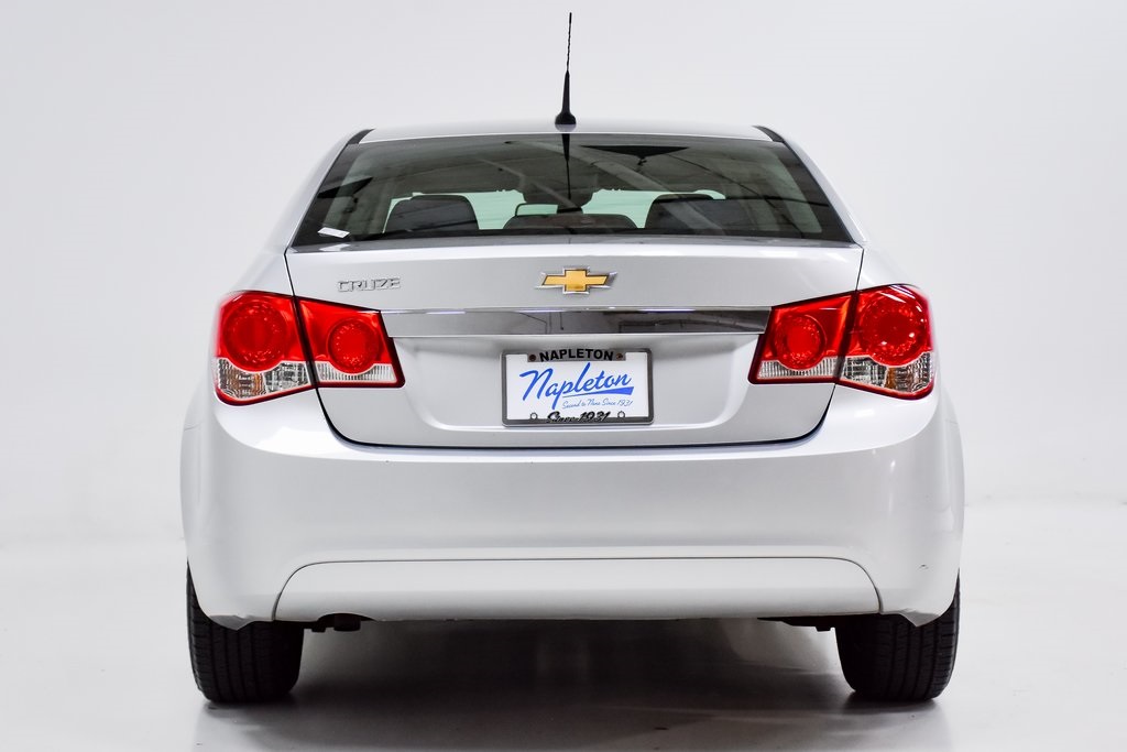 2014 Chevrolet Cruze LS 23