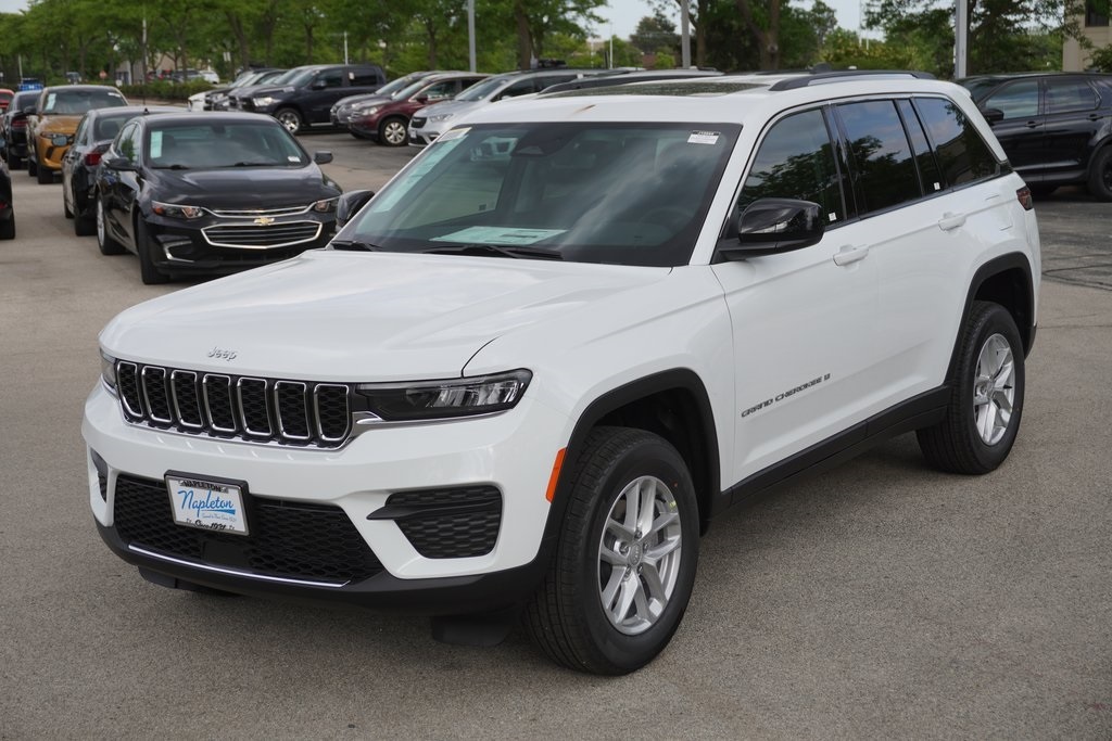 2024 Jeep Grand Cherokee Laredo 2