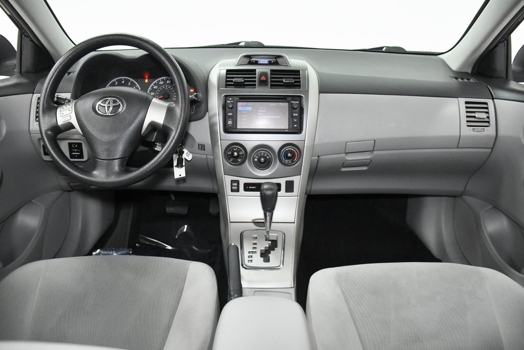 2013 Toyota Corolla LE 19