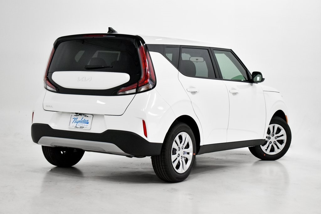 2023 Kia Soul LX 8