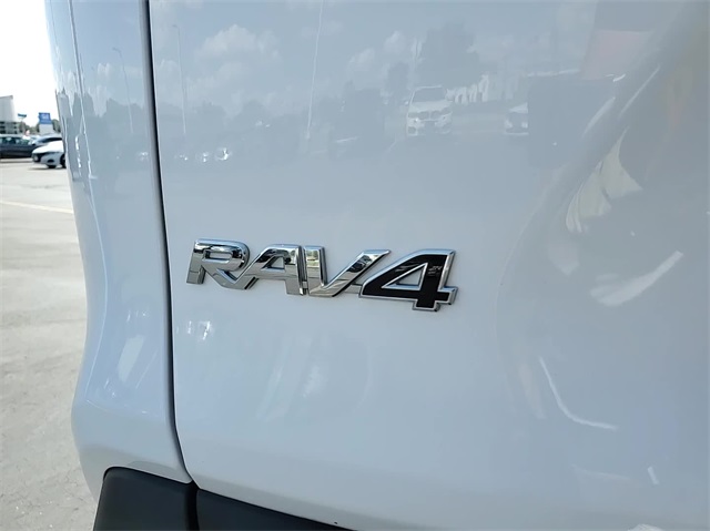 2023 Toyota RAV4 LE 7