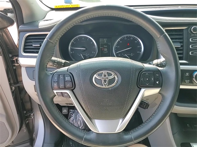 2016 Toyota Highlander XLE V6 16