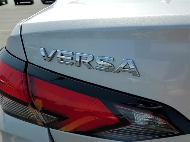 2021 Nissan Versa 1.6 SV 7