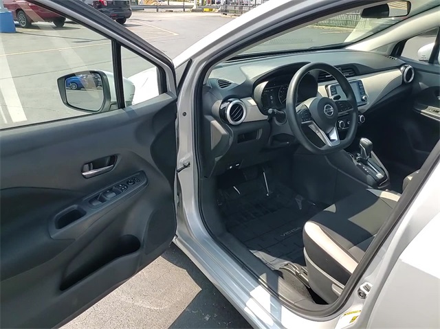 2021 Nissan Versa 1.6 SV 13